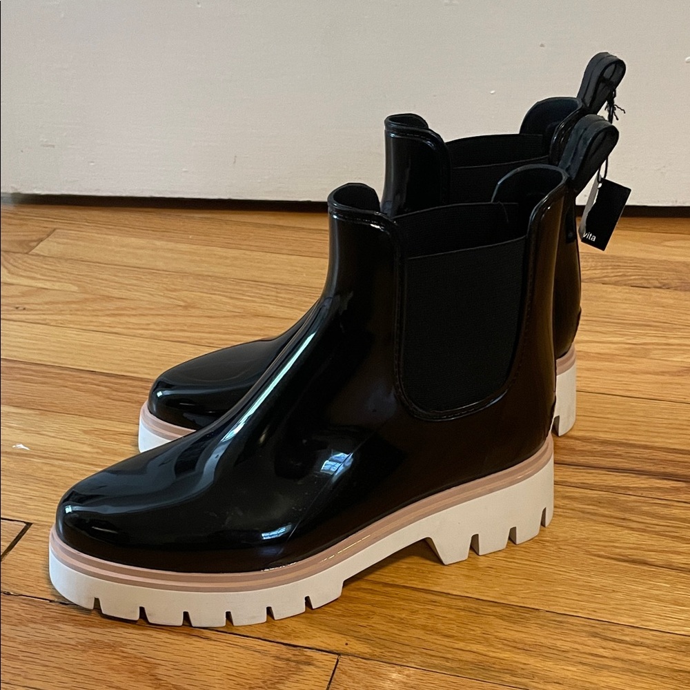 Dolce Vita Black Patent Chelsea Lug Ankle Boots with White Sole - Picture 5 of 9
